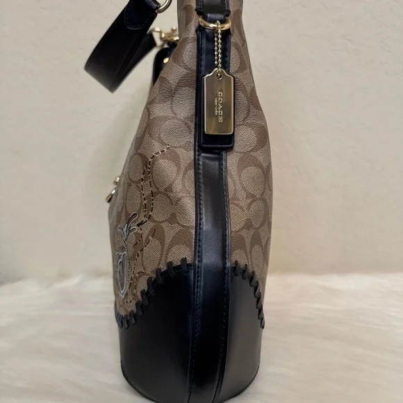 Coach Large Amber Hobo In Signature Canvas with Chelsea Animation and Whipstitch - Picture 3 of 12